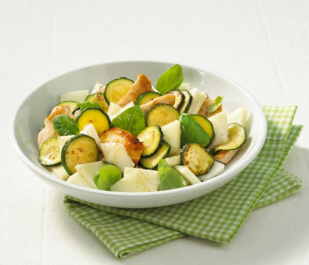 Zucchini-Melonen-Salat mit Putenstreifen Rezept