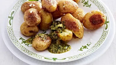 Zucchini-Minz-Pesto Rezept - Foto: LECKER @ Bauer Media Group