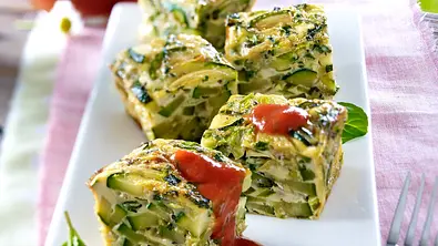 Zucchini-Minz-Würfel Rezept - Foto: LECKER @ Bauer Media Group