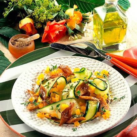 Zucchini mit lauwarmer Pilz-Paprika-Vinaigrette Rezept Zucchini mit lauwarmer Pilz-Paprika-Vinaigrette Rezept