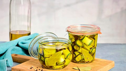 Zucchini mit Musik Rezept - Foto: House of Food / Bauer Food Experts KG