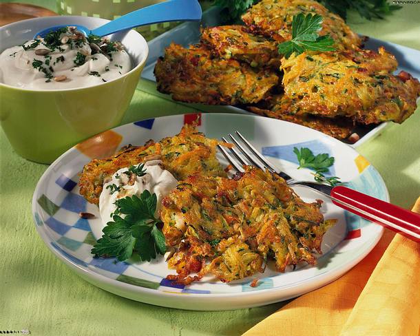Zucchini-Möhren-Bratlinge Rezept Zucchini-Möhren-Bratlinge Rezept