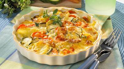 Zucchini-Möhren-Kartoffel-Gratin - Foto: LECKER @ Bauer Media Group