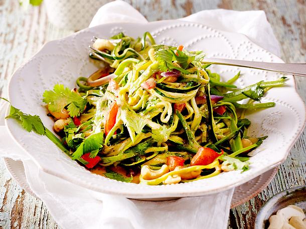Zucchini-Nudeln in Gemüsecurry Rezept