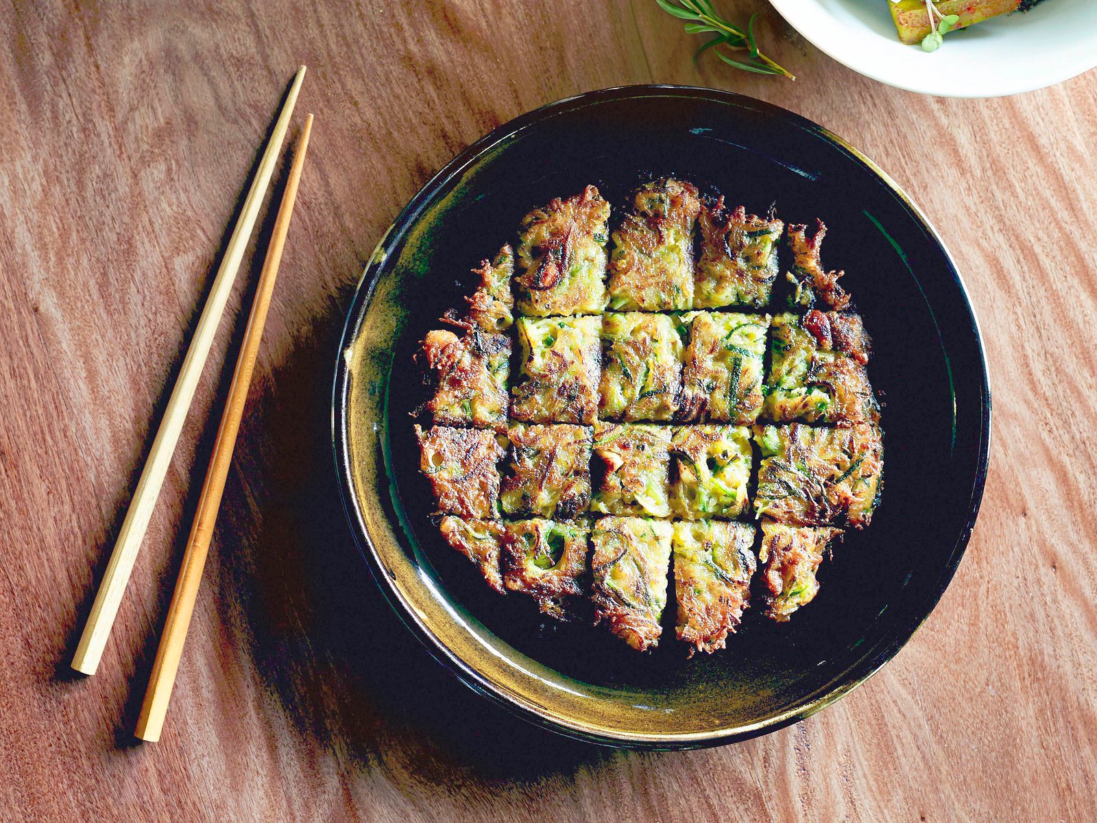 Koreanischer Zucchini-Pfannkuchen Rezept | LECKER