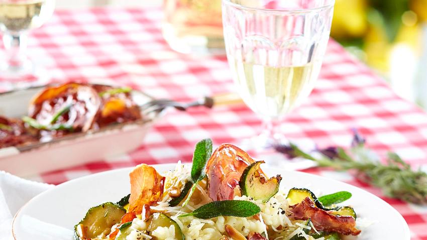 Zucchini-Risotto mit Knusper-Pancetta Rezept - Foto: House of Food / Bauer Food Experts KG