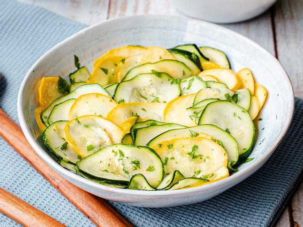 Einfacher Zucchini-Salat Rezept