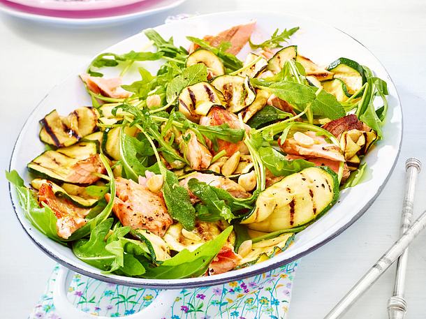 Zucchini-Salat mit Lachs Rezept
