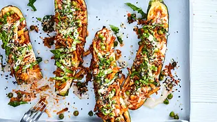 Zucchini-Submarine mit Tahinsoße Rezept - Foto: LECKER @ Bauer Media Group Zucchini-Submarine mit Tahinsoße Rezept - Foto: LECKER @ Bauer Media Group