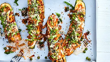 Zucchini-Submarine mit Tahinsoße Rezept - Foto: LECKER @ Bauer Media Group Zucchini-Submarine mit Tahinsoße Rezept - Foto: LECKER @ Bauer Media Group