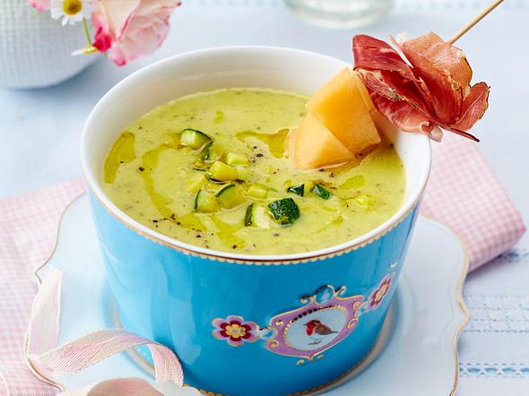 Sommersuppen - warme und kalte Rezepte | LECKER