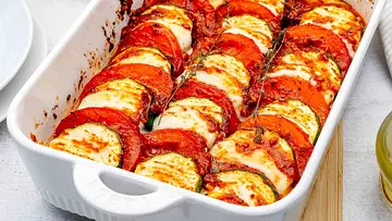 Zucchini-Tomaten-Auflauf - Foto: ShowHeroes für LECKER @ Bauer Media Group Zucchini-Tomaten-Auflauf - Foto: ShowHeroes für LECKER @ Bauer Media Group