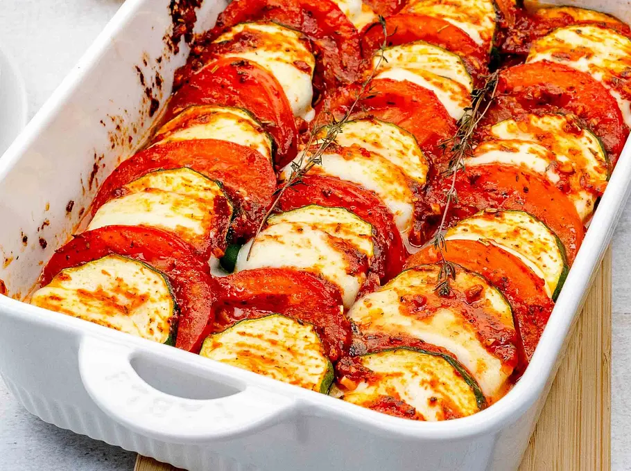 Zucchini-Tomaten-Auflauf Zucchini-Tomaten-Auflauf