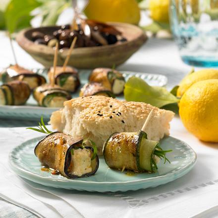 Zucchini- & Auberginenröllchen mit Feta Rezept Zucchini- & Auberginenröllchen mit Feta Rezept