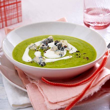 Zucchinicremesuppe mit Sahne und Gorgonzola Rezept Zucchinicremesuppe mit Sahne und Gorgonzola Rezept