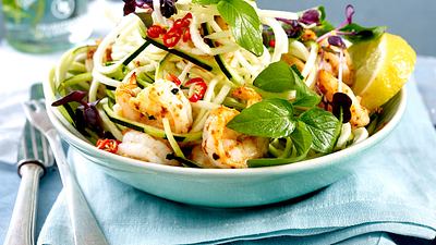 Zucchininudeln mit Garnelen Rezept - Foto: House of Food / Bauer Food Experts KG