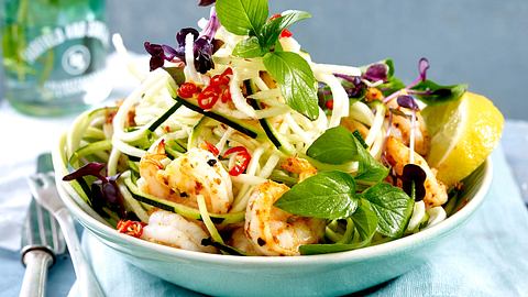 Zucchininudeln mit Garnelen Rezept - Foto: House of Food / Bauer Food Experts KG