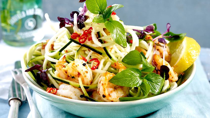 Zucchininudeln mit Garnelen Rezept - Foto: House of Food / Bauer Food Experts KG
