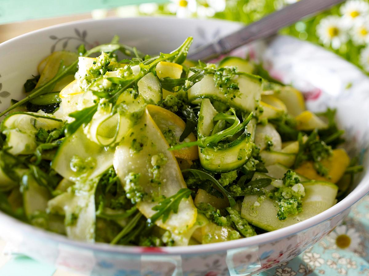 Zucchinisalat und Brokkoli-Pesto Rezept