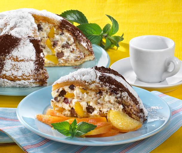 Zuccotto mit marinierten Pfirsichen Rezept Zuccotto mit marinierten Pfirsichen Rezept