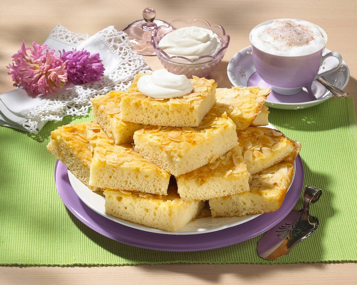 Zucker-Mandel-Kuchen mit Buttermilch Rezept