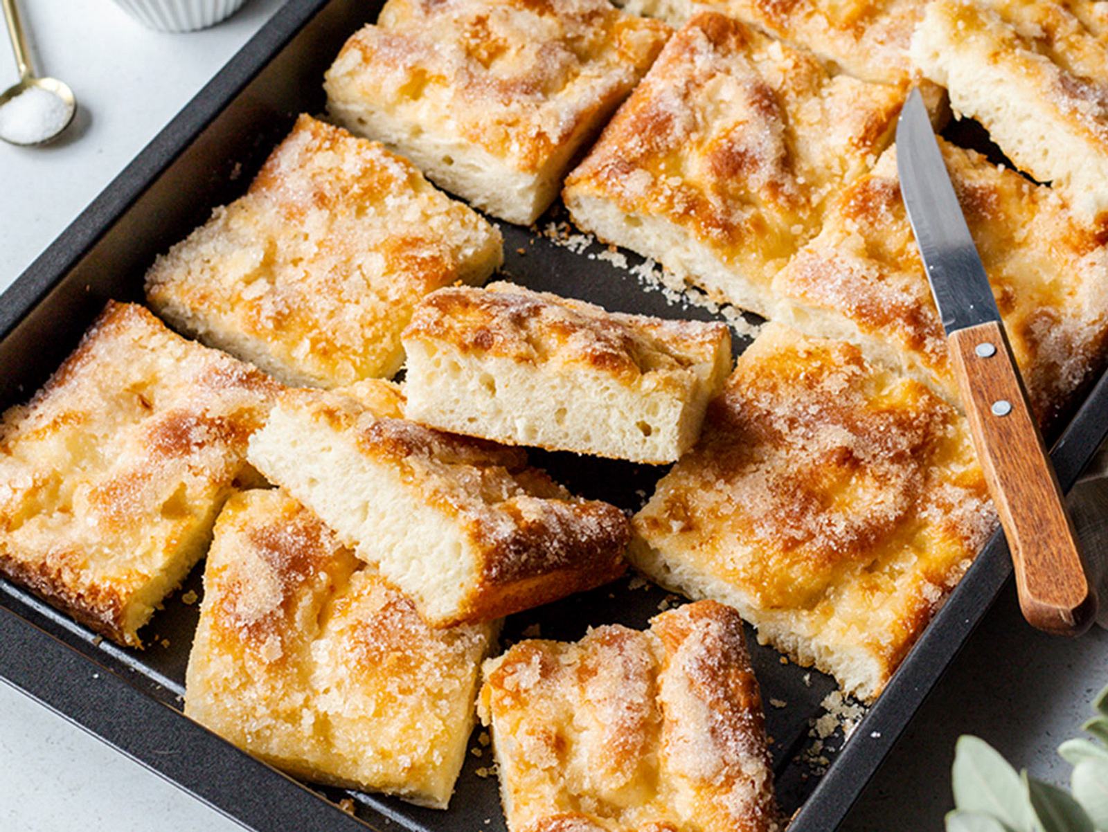 Klassischer Zuckerkuchen Rezept | LECKER