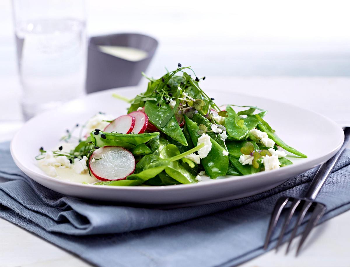 Zuckerschoten-Salat mit Spinat Rezept