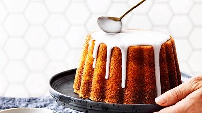 Zuckrig umschmeichelter Honey Carrot Cake Rezept - Foto: LECKER @ Bauer Media Group