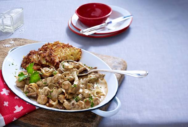 Zürcher Geschnetzeltes mit Rösti Rezept Zürcher Geschnetzeltes mit Rösti Rezept