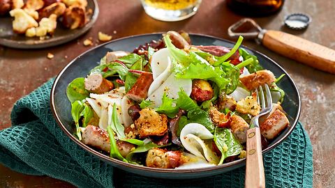 Zünftiger Brotzeit-Salat „Mir san mit ’m Radi da“ Rezept - Foto: House of Food / Bauer Food Experts KG