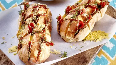 Zupfbrot mit Pfeffersalami und Käse Rezept - Foto: LECKER @ Bauer Media Group