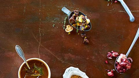 Zur Gans zwei Soßen und drei Füllungen Rezept - Foto: House of Food / Bauer Food Experts KG