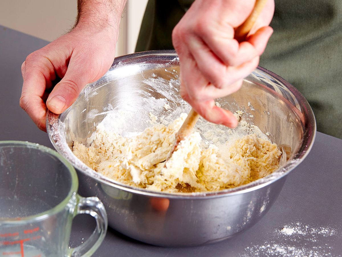 Zutaten für Naan-Brot verrühren