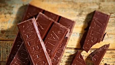Schoko-Torte - Zutaten für 16 Stücke: