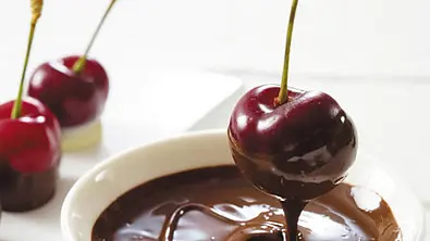 Schoko-Kirsch-Torte - Zutaten für 16 Stücke: