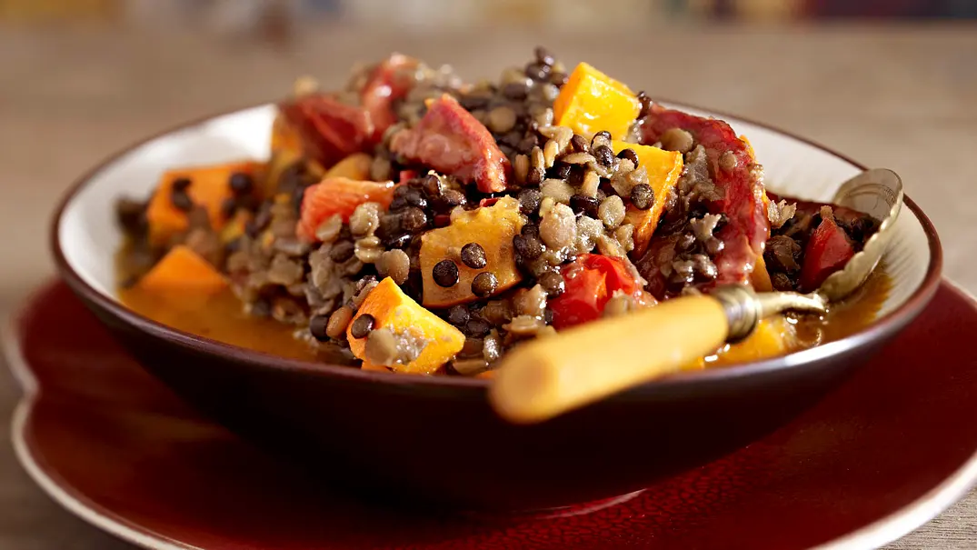 Zwei-Linsen-Kürbis-Chili mit Chorizo Rezept - Foto: LECKER @ Bauer Media Group Zwei-Linsen-Kürbis-Chili mit Chorizo Rezept - Foto: LECKER @ Bauer Media Group