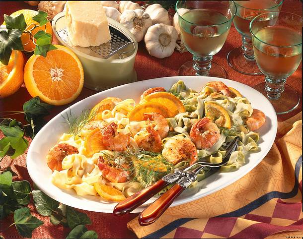 Zweierlei Bandnudeln mit Garnelen Rezept