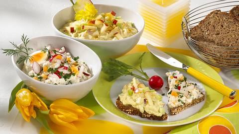 Zweierlei Brotaufstriche (Curry-Apfel-Frischkäse & Eierquark) Rezept - Foto: House of Food / Bauer Food Experts KG