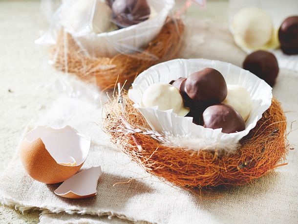 Zweierlei Eierlikörpralinen Rezept Zweierlei Eierlikörpralinen Rezept