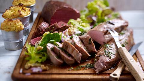 Zweierlei Filet mit Pastinaken-Kartoffel-Püree Rezept - Foto: House of Food / Bauer Food Experts KG