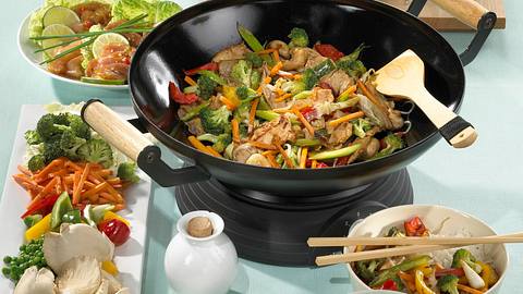Zweierlei Filet & Gemüse aus dem Wok Rezept - Foto: House of Food / Bauer Food Experts KG