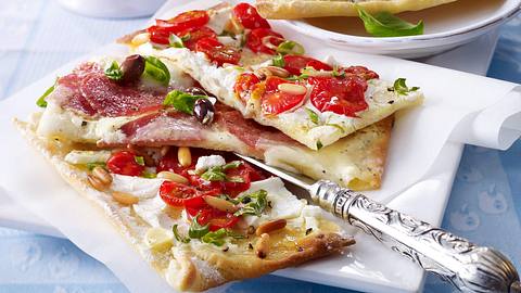 Zweierlei Flammkuchen Rezept - Foto: House of Food / Bauer Food Experts KG