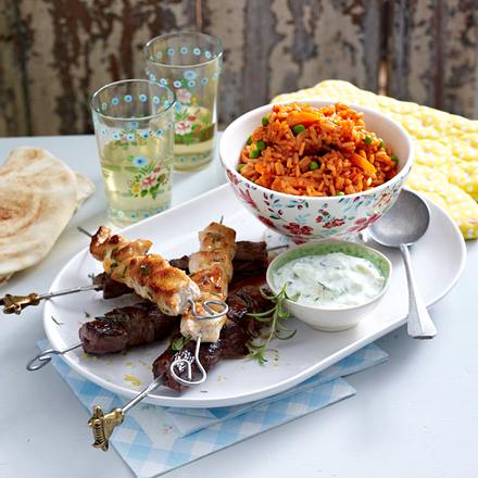 Zweierlei Fleischspieße mit Tsatsiki und Tomatenreis Rezept Zweierlei Fleischspieße mit Tsatsiki und Tomatenreis Rezept