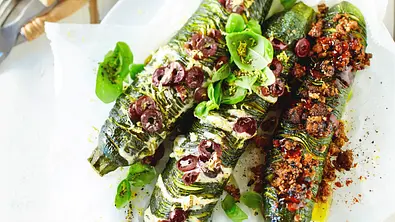Zweierlei Hasselback-Zucchini Rezept - Foto: LECKER @ Bauer Media Group