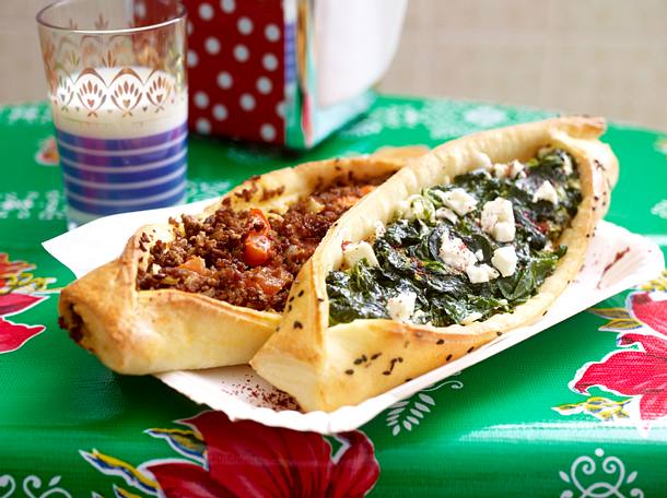 Zweierlei Pizzaschiffchen Rezept Zweierlei Pizzaschiffchen Rezept