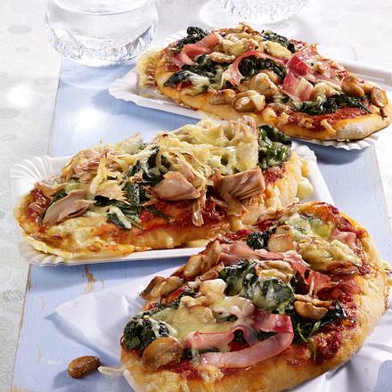 Zweierlei Pizzazungen vom Blech Rezept Zweierlei Pizzazungen vom Blech Rezept
