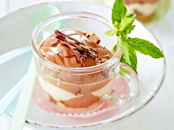 Zweierlei Schokocremes mit Schwipskeksen Rezept Zweierlei Schokocremes mit Schwipskeksen Rezept