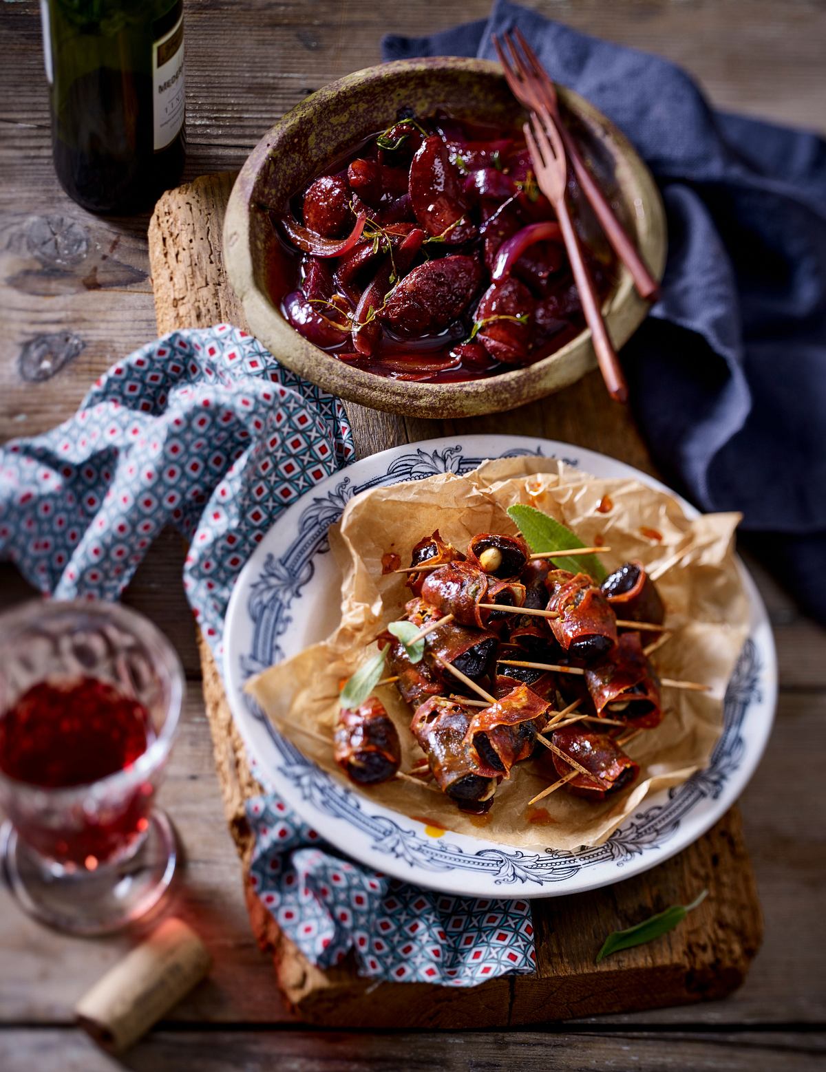 Zweierlei Tapas – Chorizo-Pflaumen-Päckchen und Chorizo in Rioja Rezept