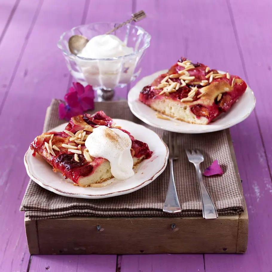 Zwetschen-Butterkuchen mit Mandeln Rezept Zwetschen-Butterkuchen mit Mandeln Rezept