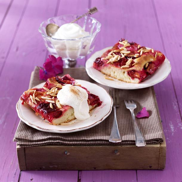 Zwetschen-Butterkuchen mit Mandeln Rezept Zwetschen-Butterkuchen mit Mandeln Rezept